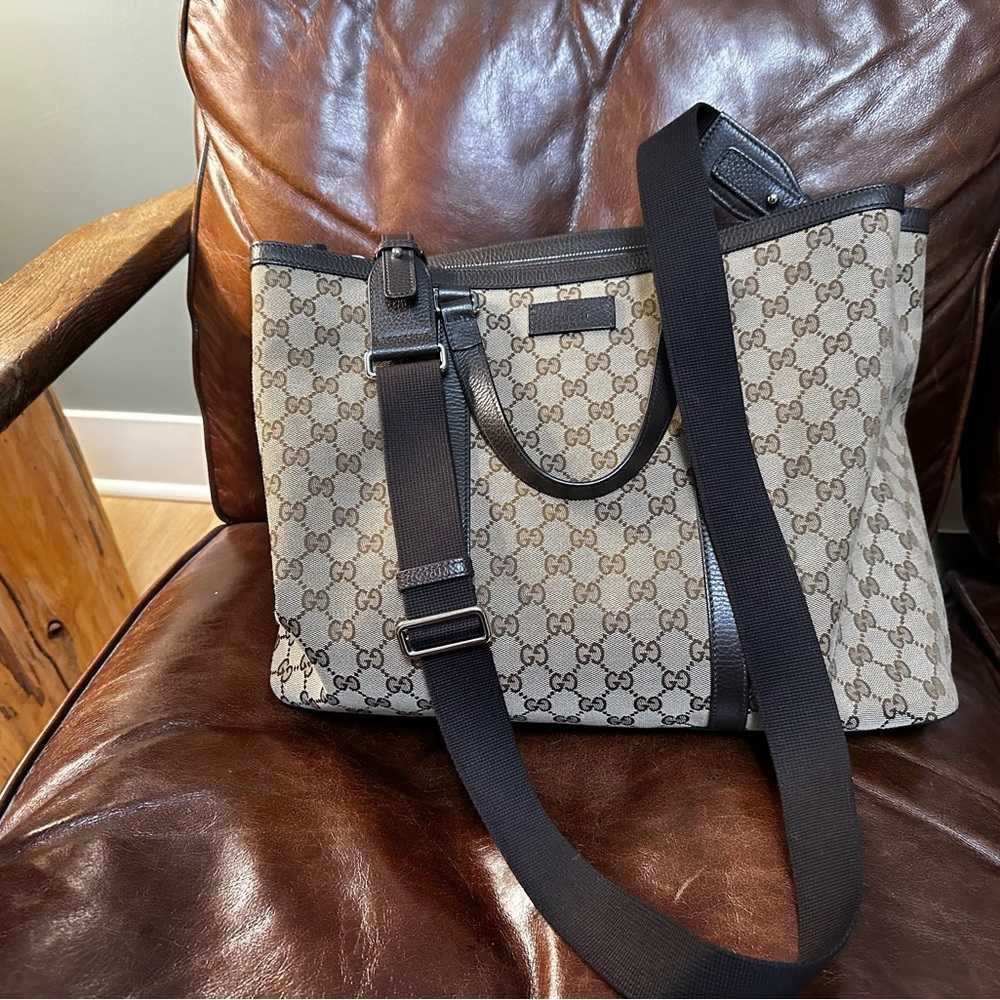 Gucci messenger bag. No signs of wear. 2 years old. Minimal use